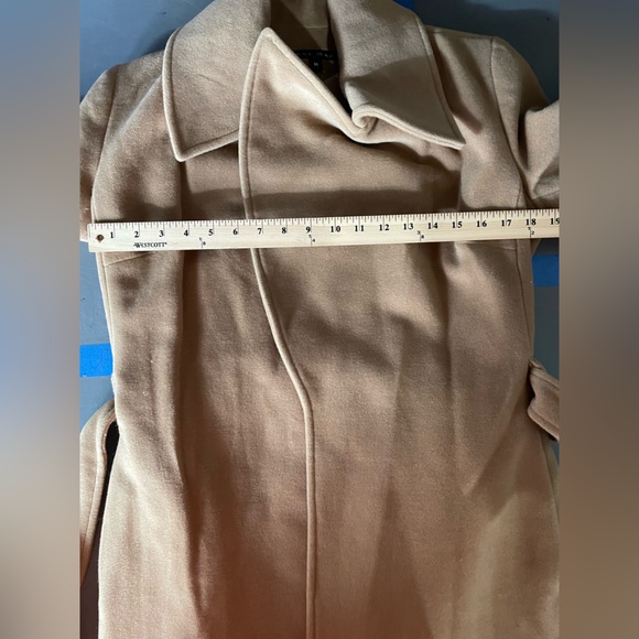 Jenne Maag Stylish Tan Trench Coat - Picture 4 of 8